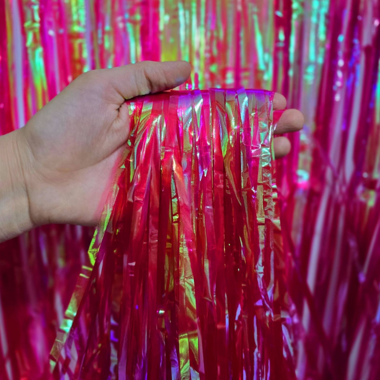 پرده رنگین کمان چسب دار قرمز