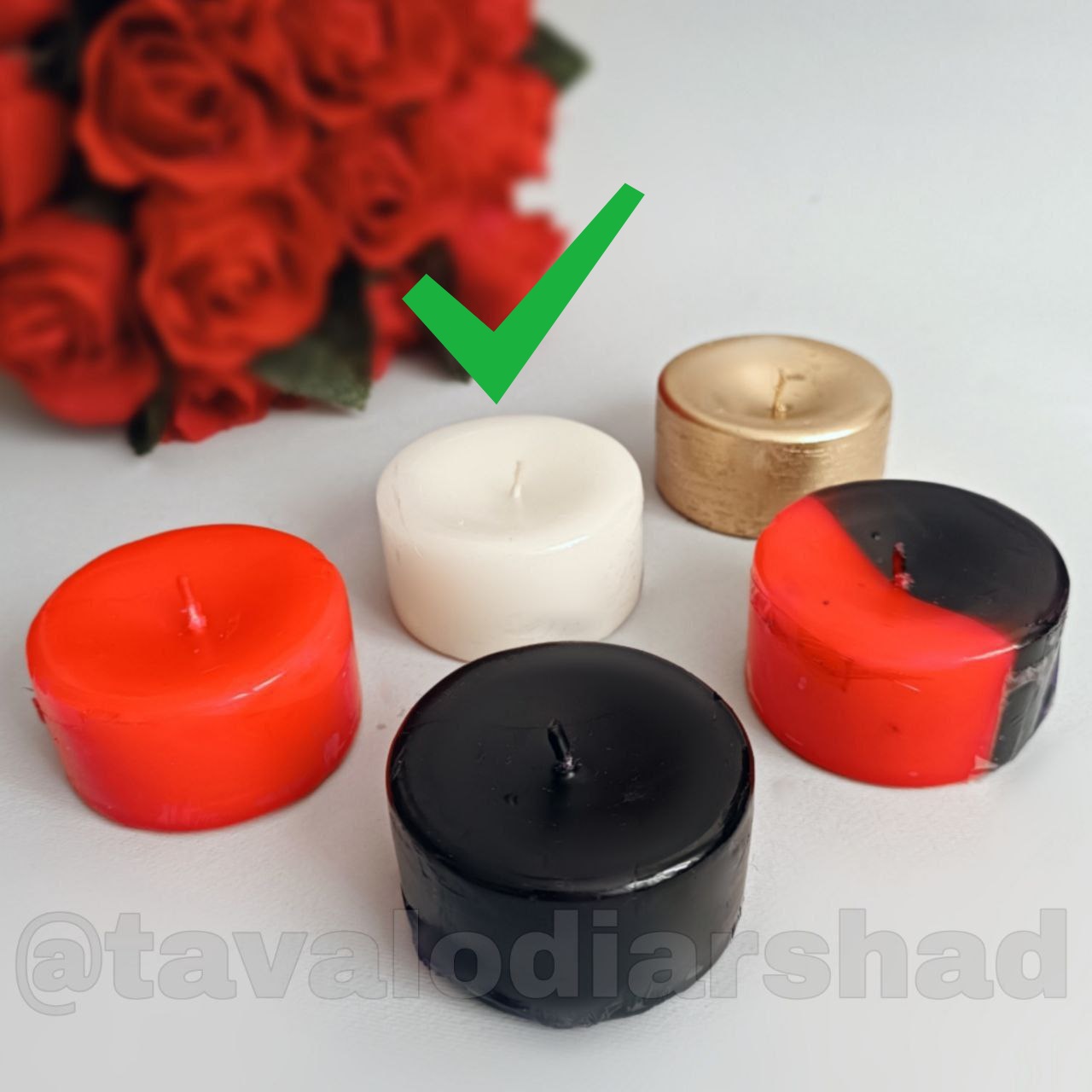 شمع روی آب کوچک سفید