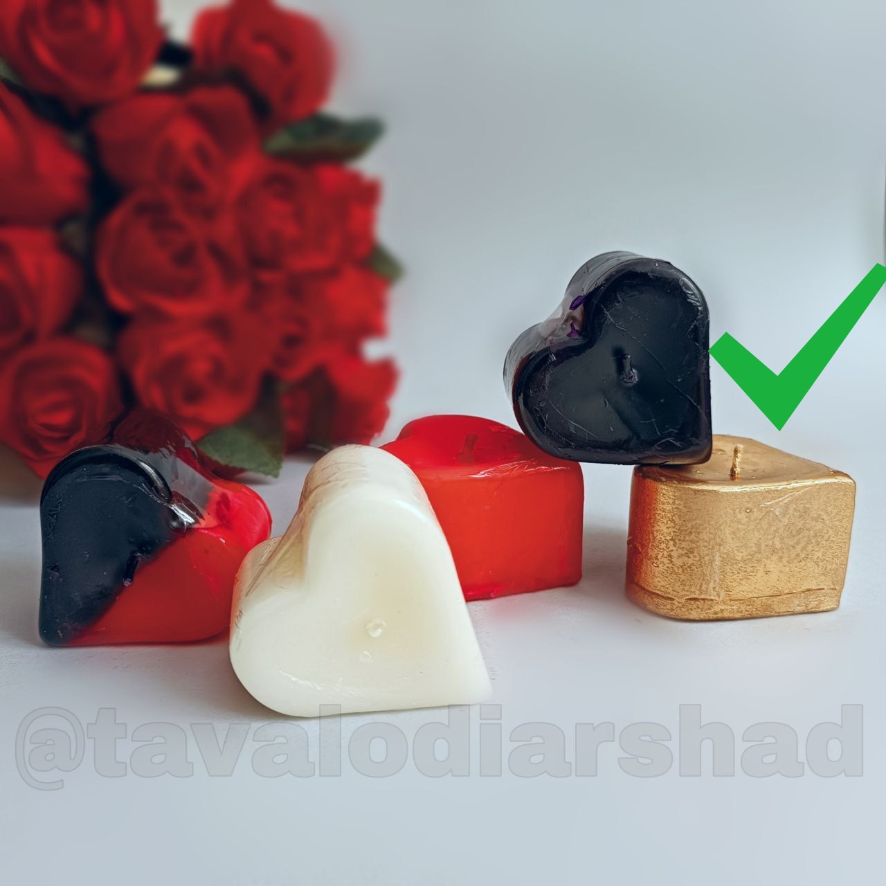 شمع روی آب قلب طلایی